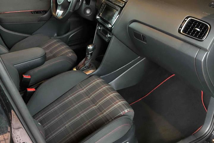 Sort VW Polo fra 2012