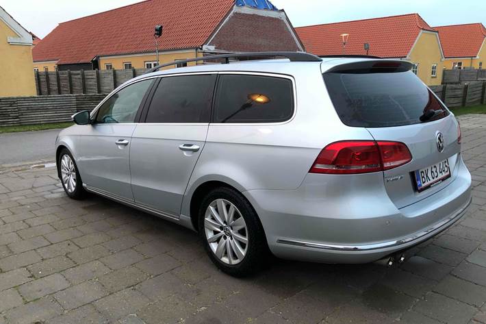 Grå VW Passat fra 2012