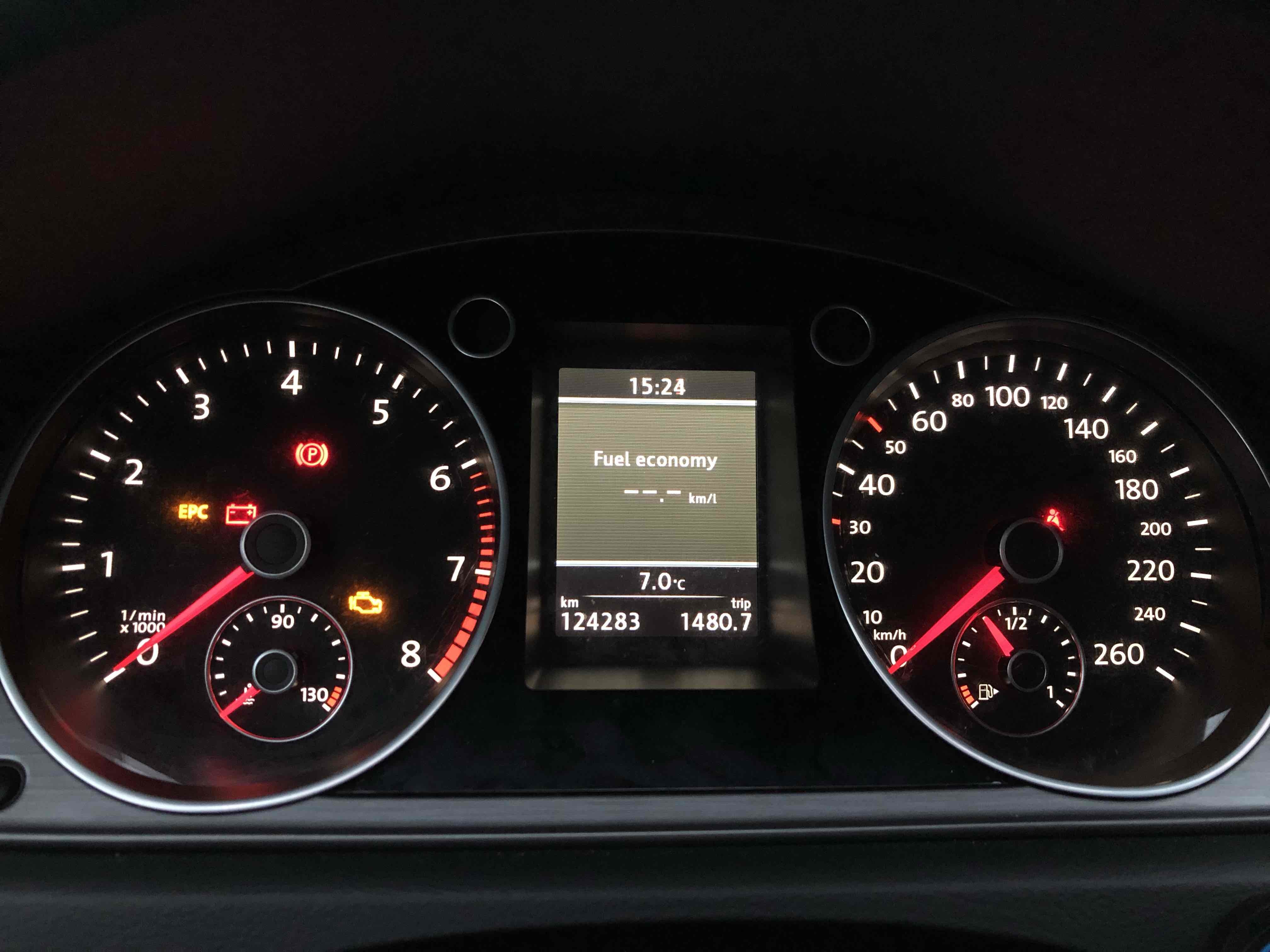 Grå VW Passat fra 2012