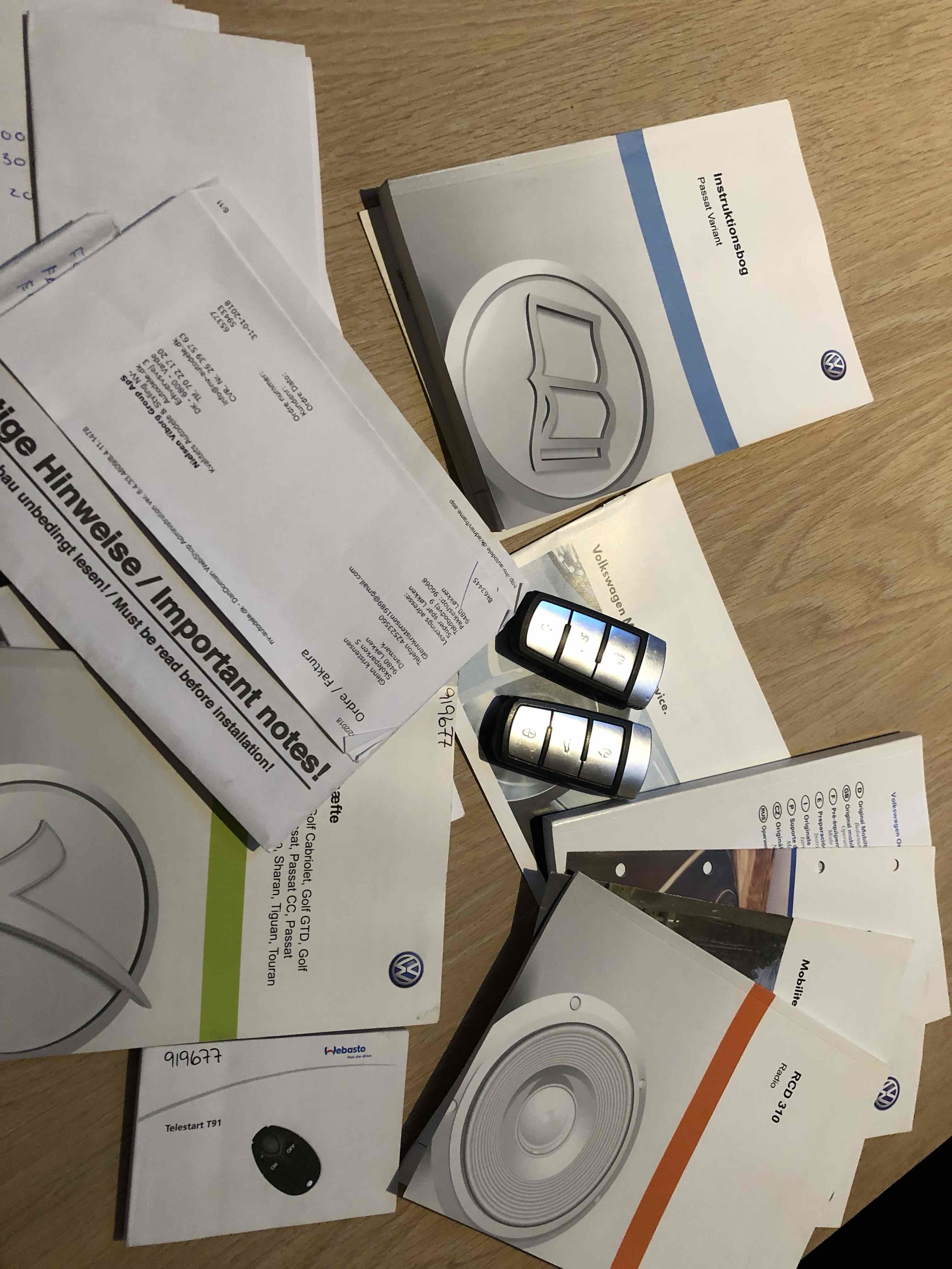 Grå VW Passat fra 2012