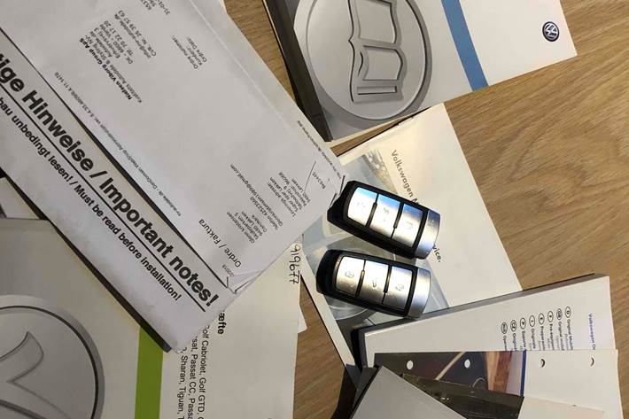 Grå VW Passat fra 2012