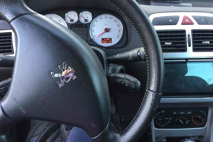 Grå Peugeot 307 fra 2007