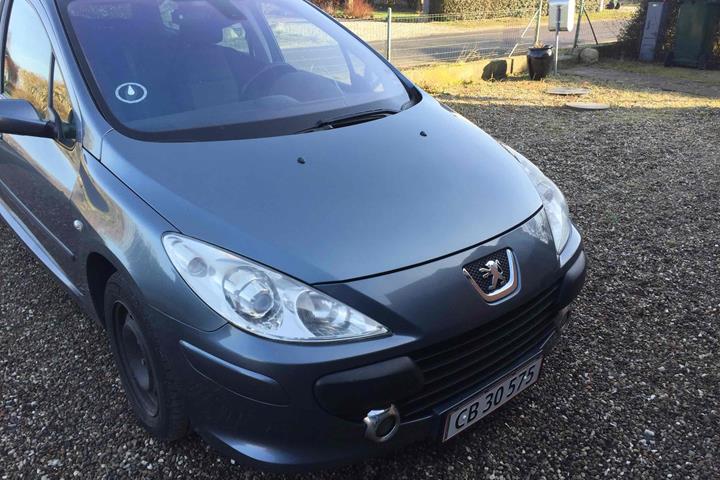 Grå Peugeot 307 fra 2007