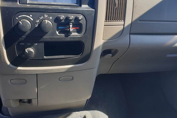 Grå Dodge Ram fra 2005