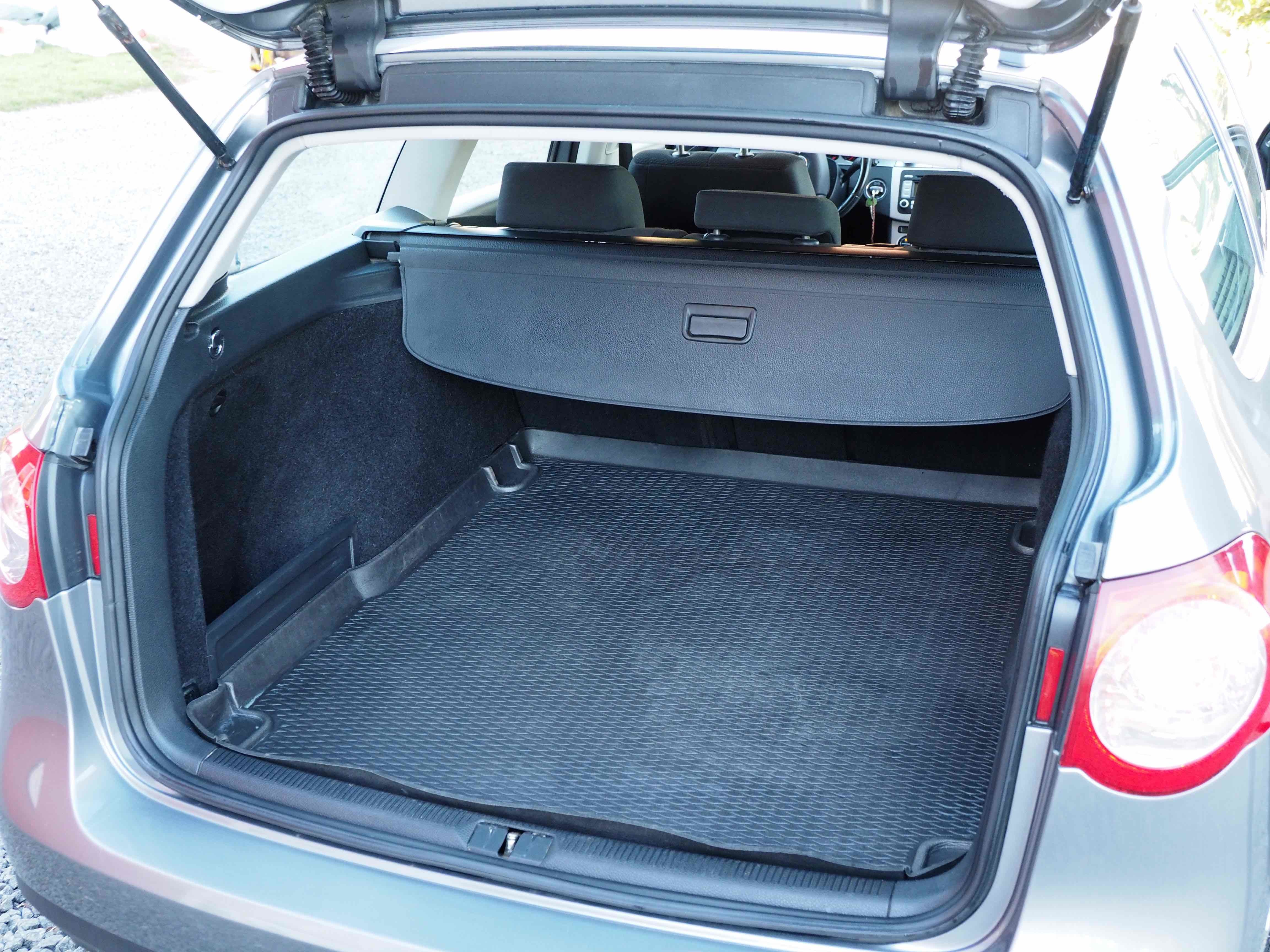 Grå VW Passat fra 2007