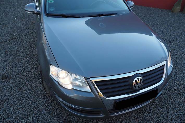 Grå VW Passat fra 2007