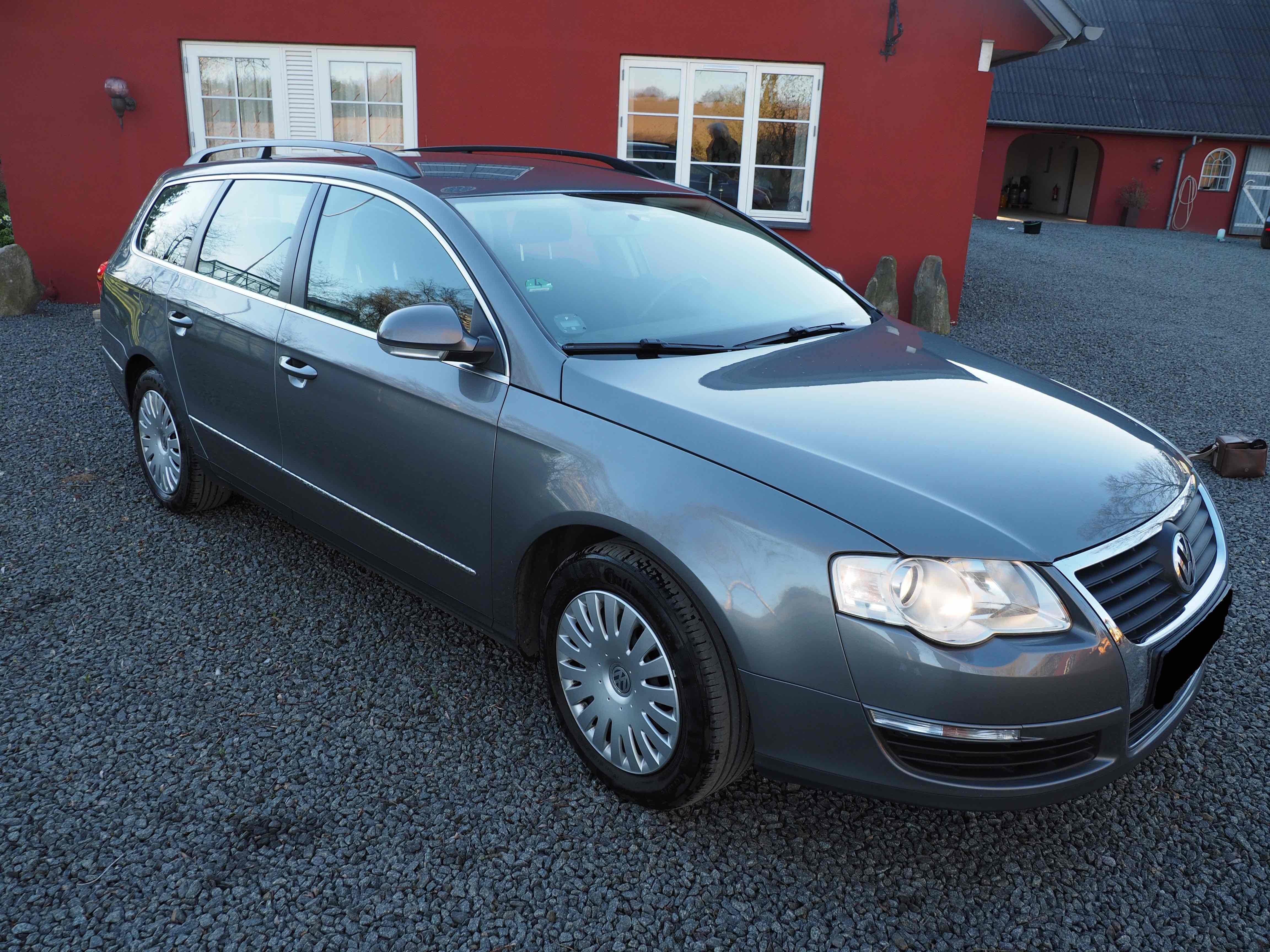 Grå VW Passat fra 2007