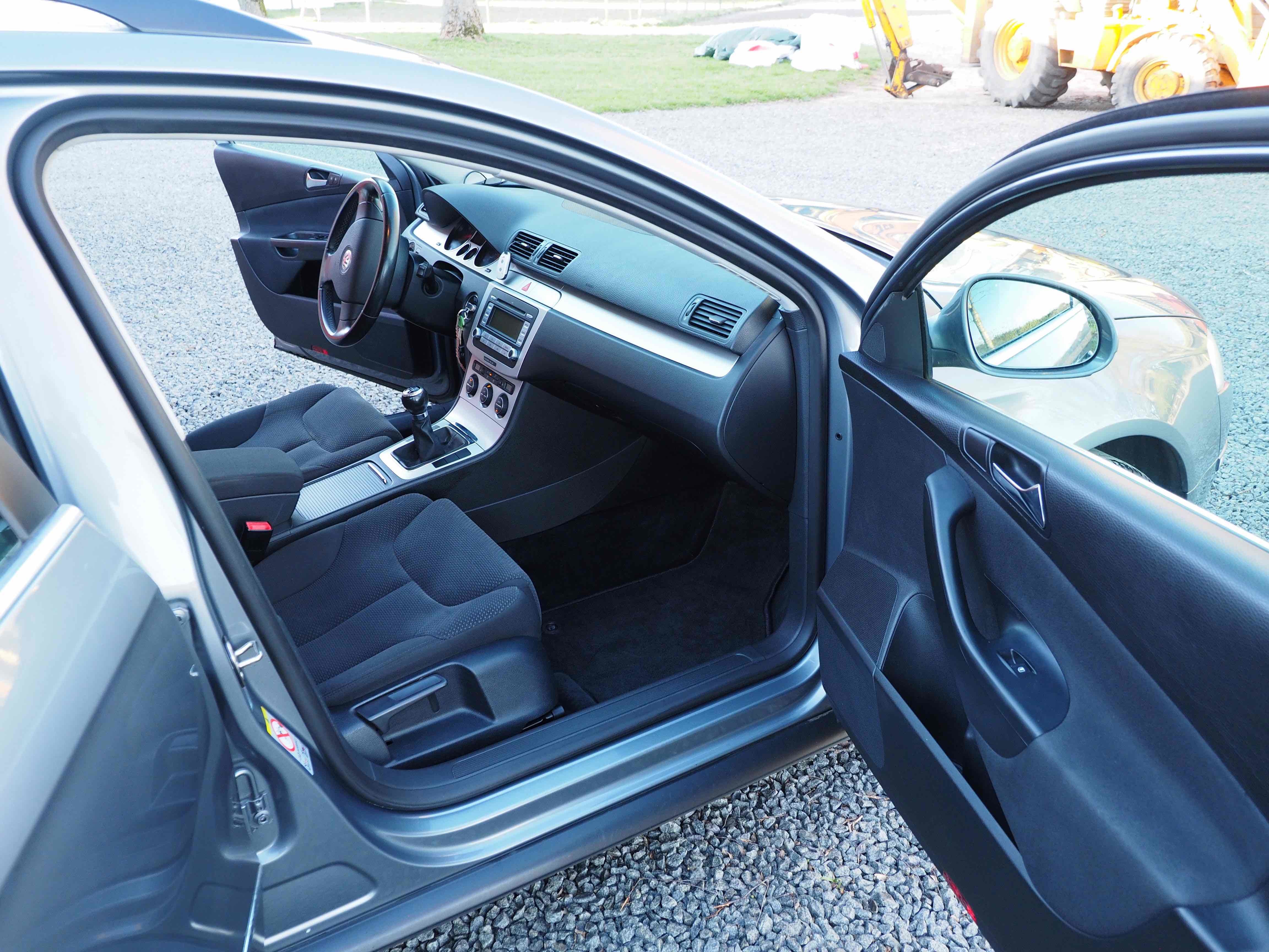 Grå VW Passat fra 2007