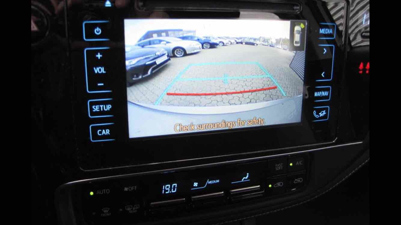 Grå Toyota Auris fra 2015