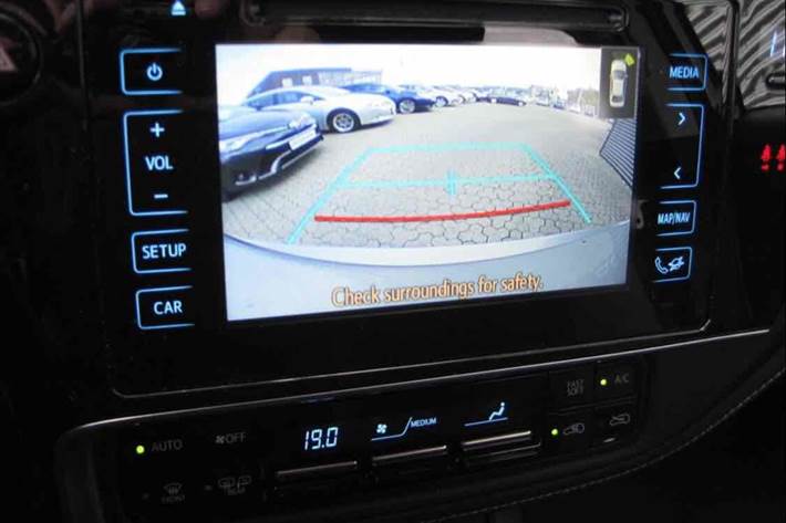 Grå Toyota Auris fra 2015