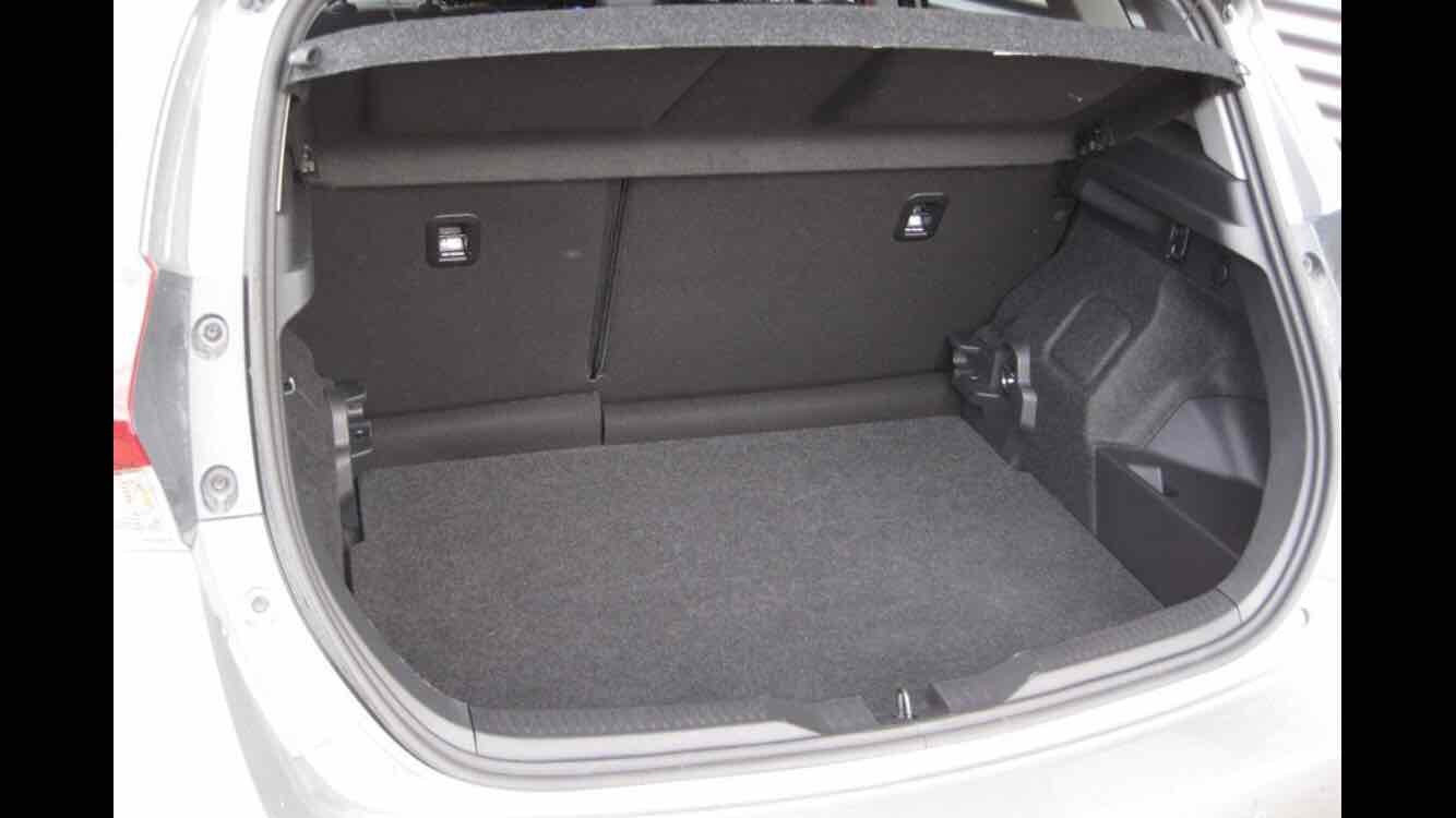Grå Toyota Auris fra 2015