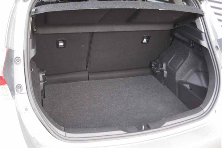 Grå Toyota Auris fra 2015