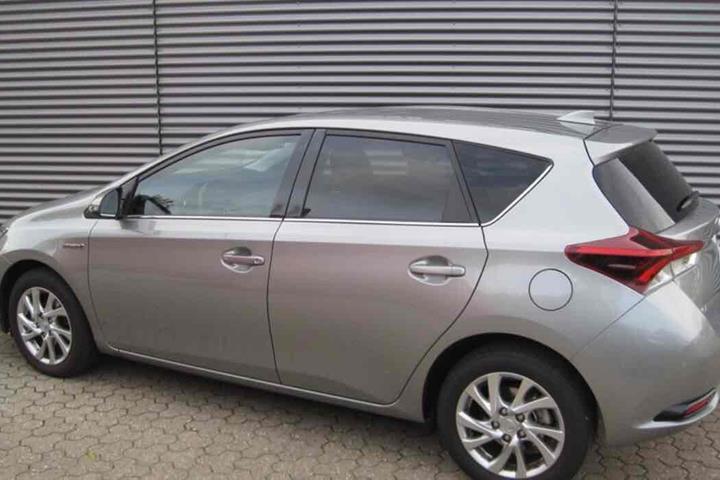 Grå Toyota Auris fra 2015