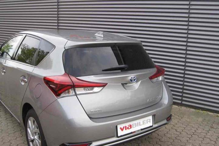 Grå Toyota Auris fra 2015