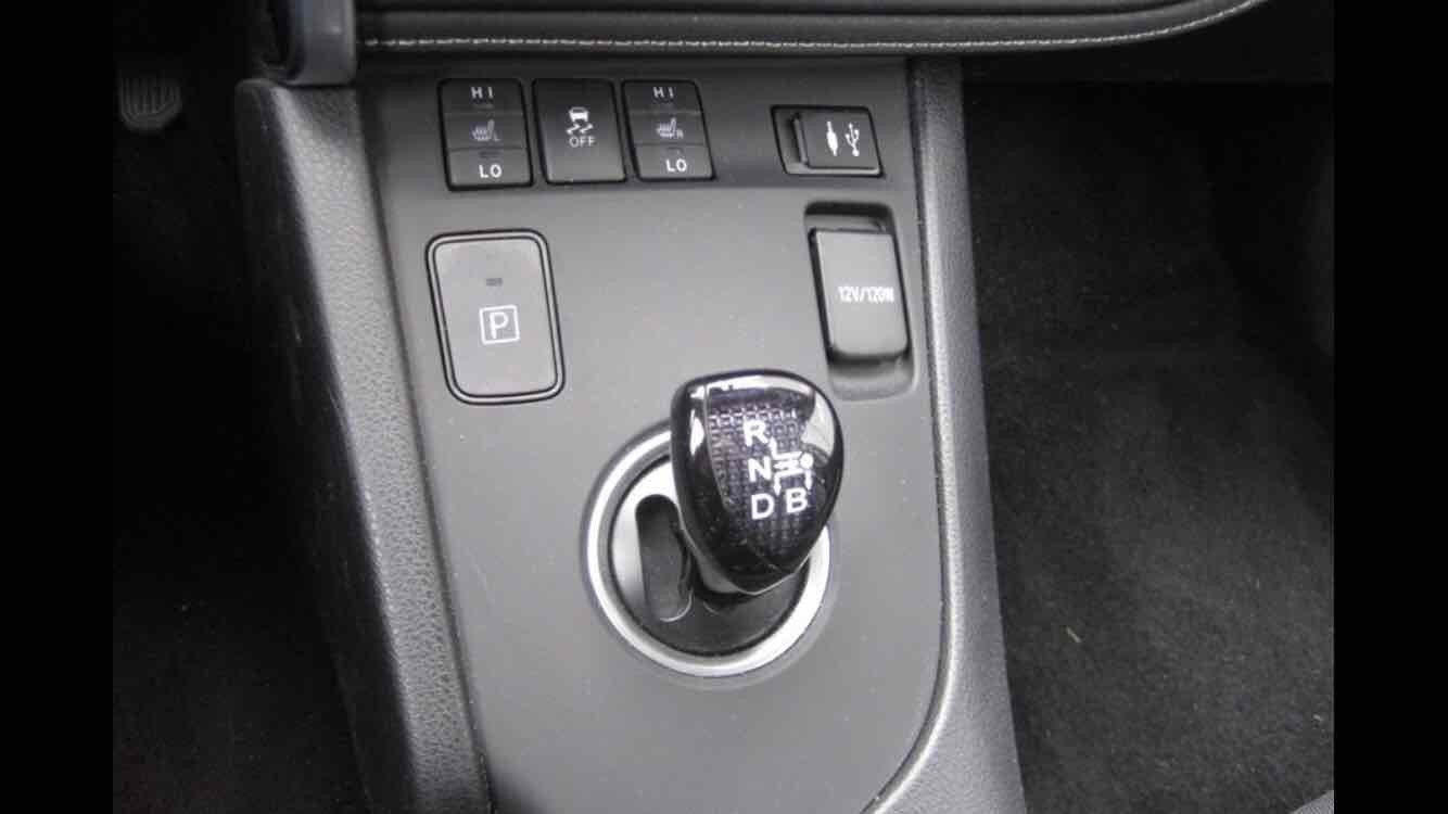 Grå Toyota Auris fra 2015