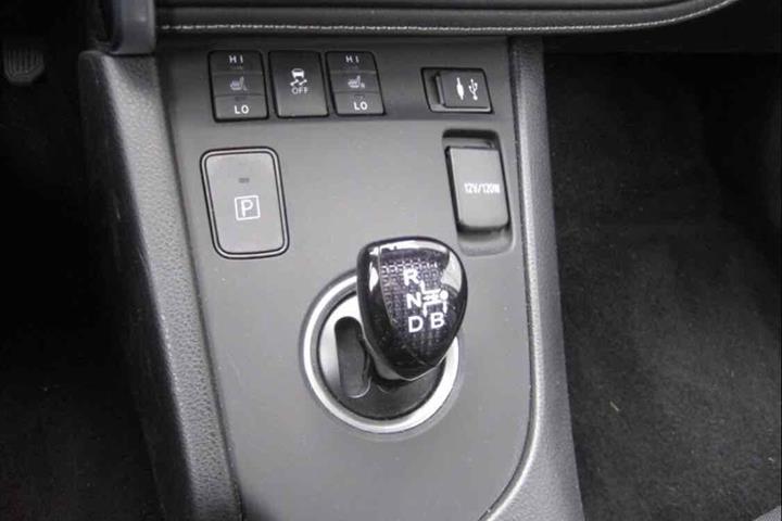 Grå Toyota Auris fra 2015