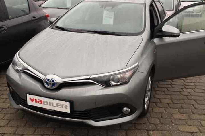 Grå Toyota Auris fra 2015