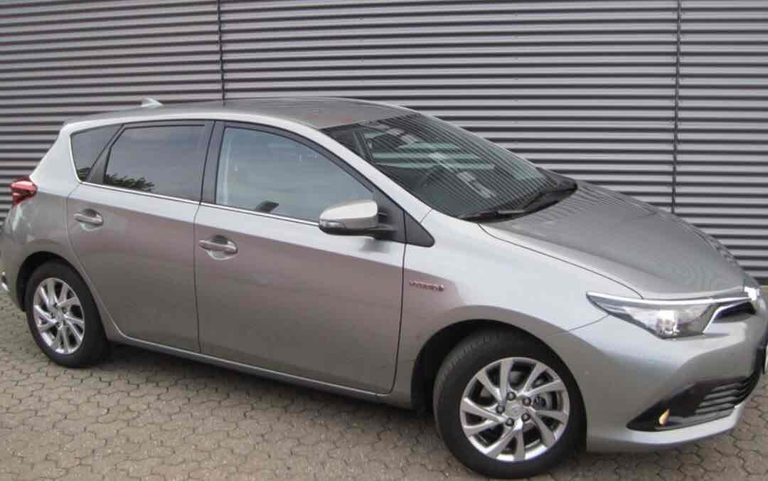 Grå Toyota Auris fra 2015