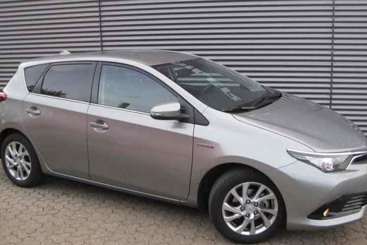 Grå Toyota Auris fra 2015