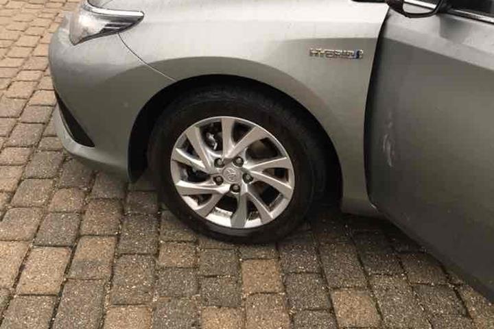 Grå Toyota Auris fra 2015