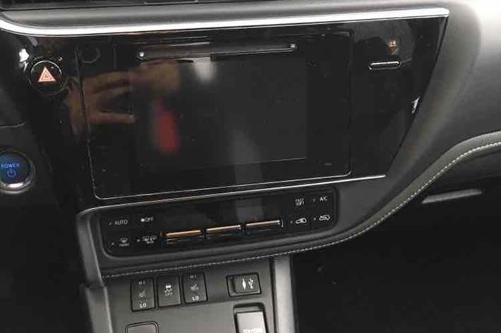 Grå Toyota Auris fra 2015