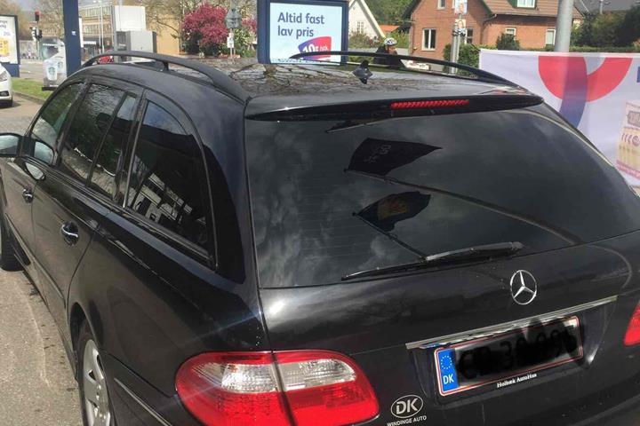 Sort Mercedes E220 fra 2004