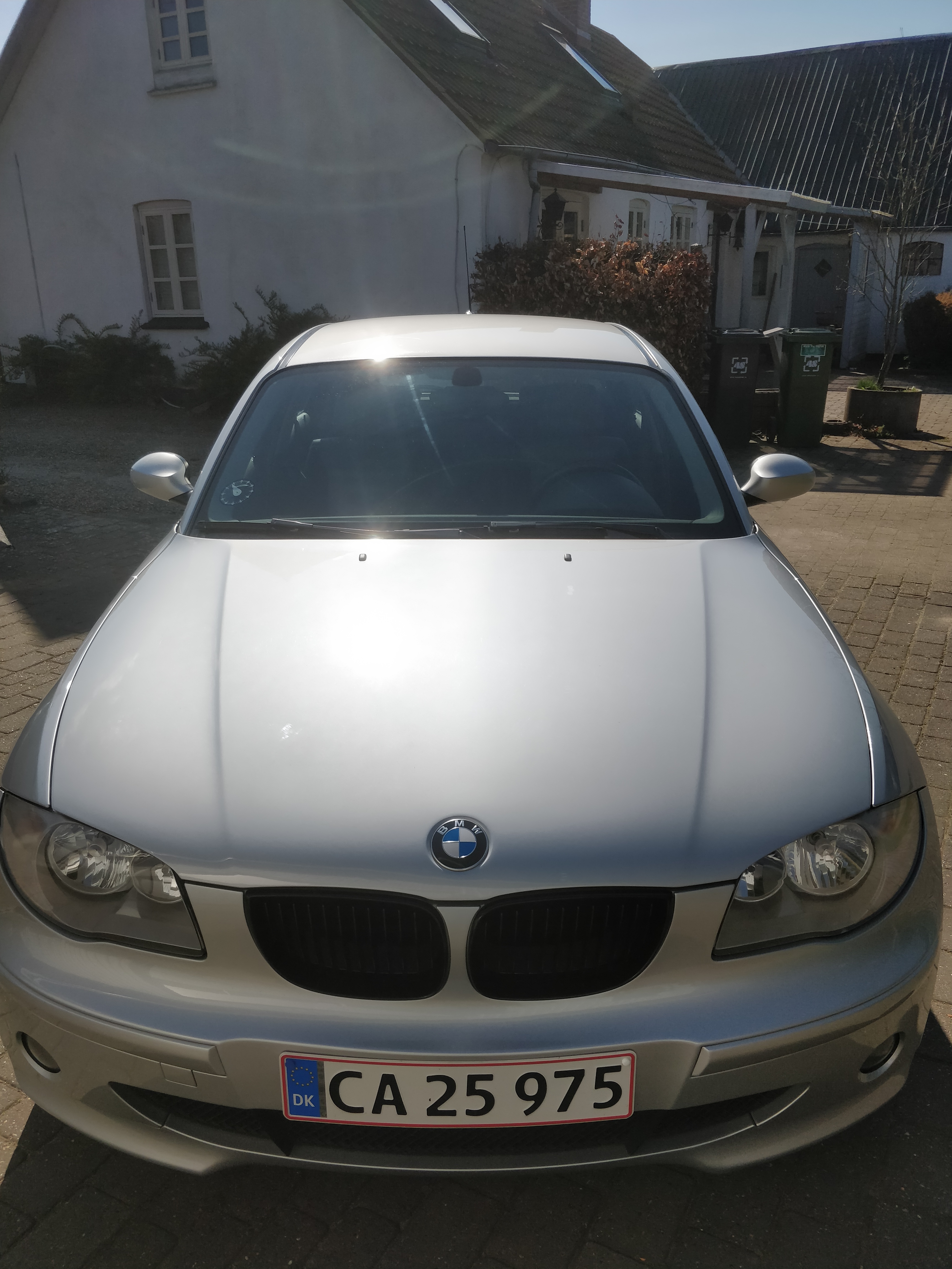 Grå BMW 118d fra 2007