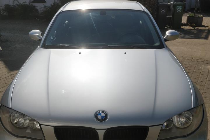 Grå BMW 118d fra 2007
