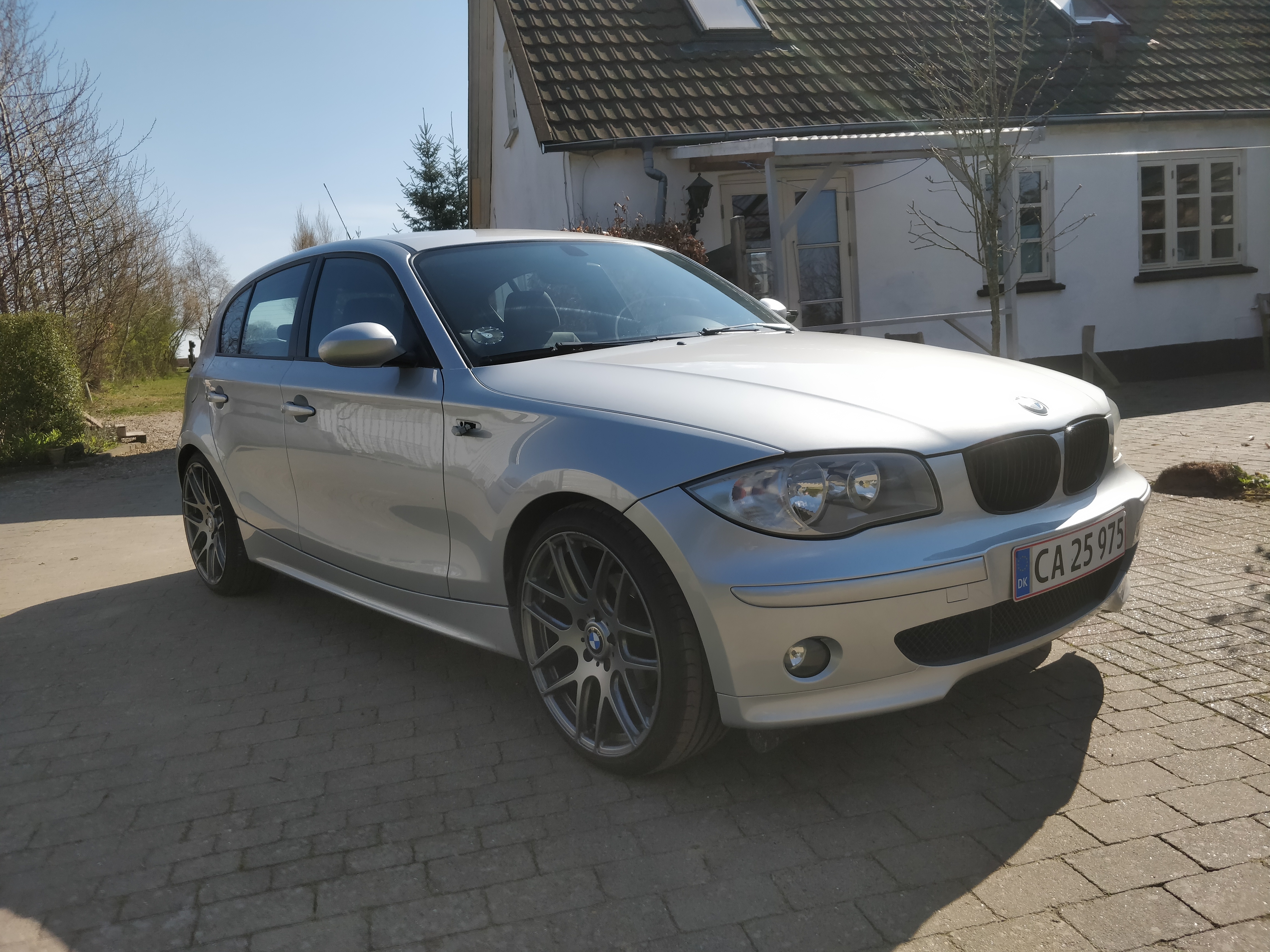 Grå BMW 118d fra 2007