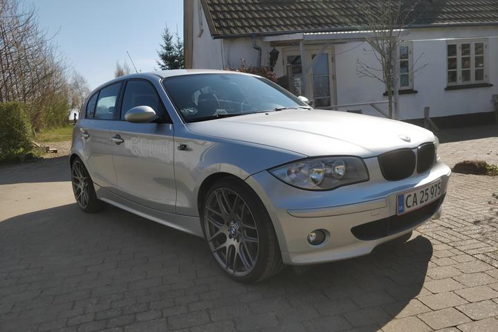 Grå BMW 118d fra 2007