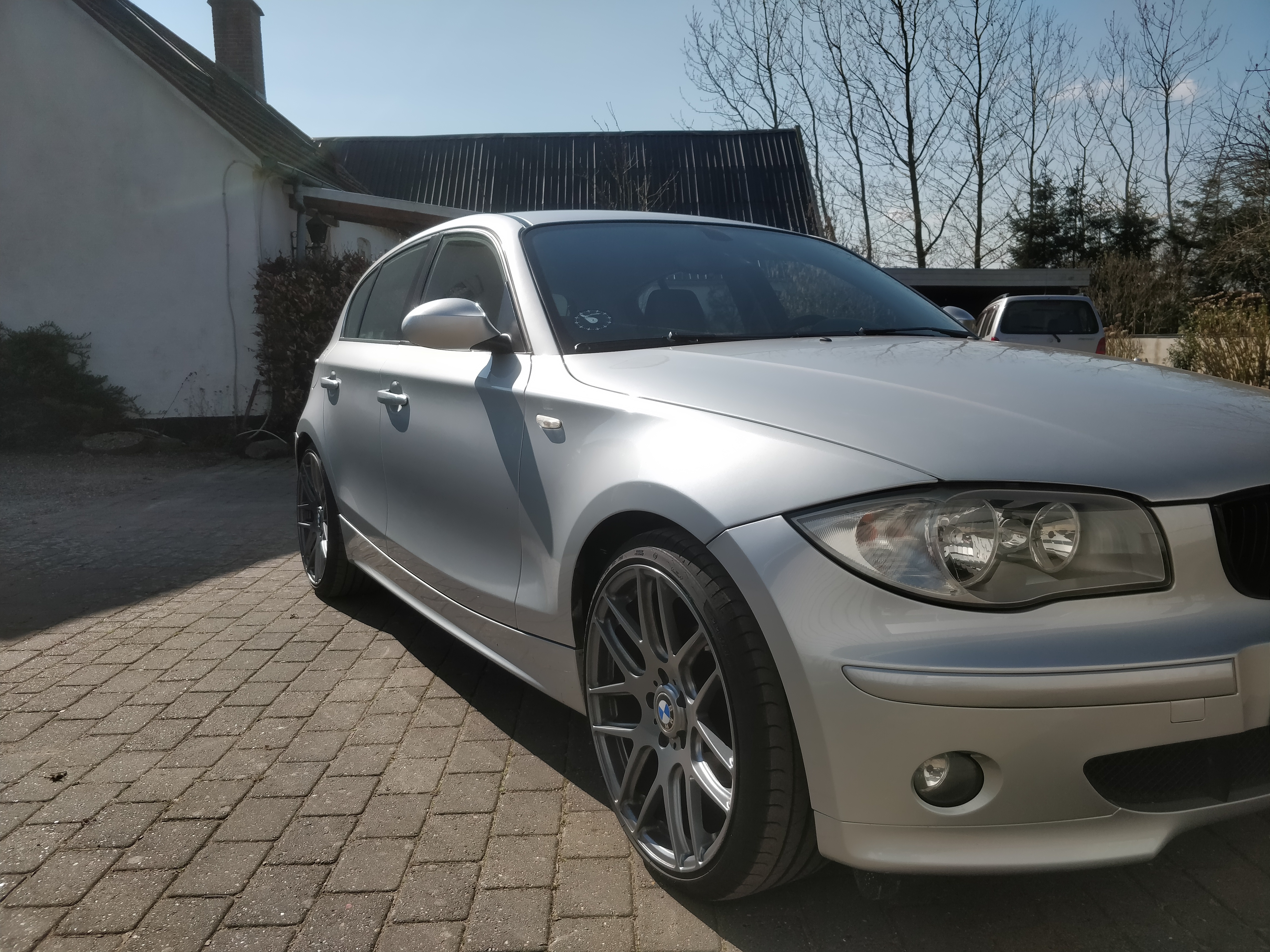 Grå BMW 118d fra 2007