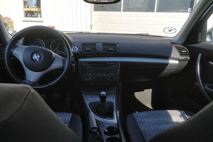 Grå BMW 118d fra 2007
