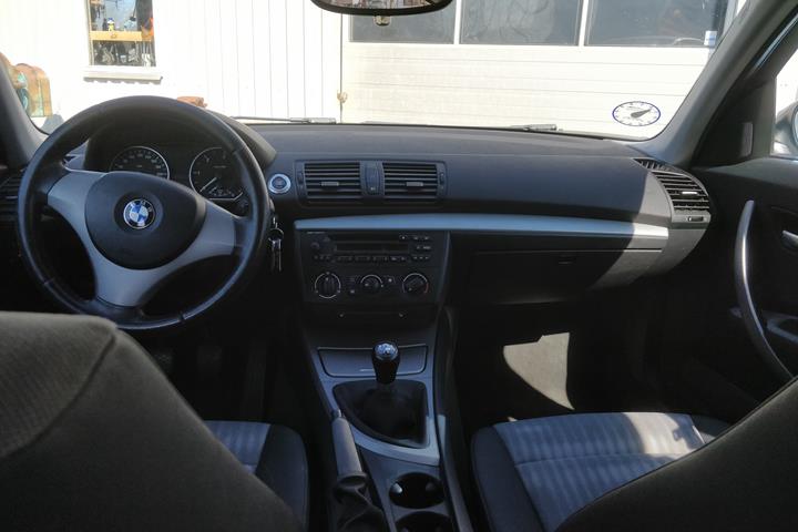 Grå BMW 118d fra 2007