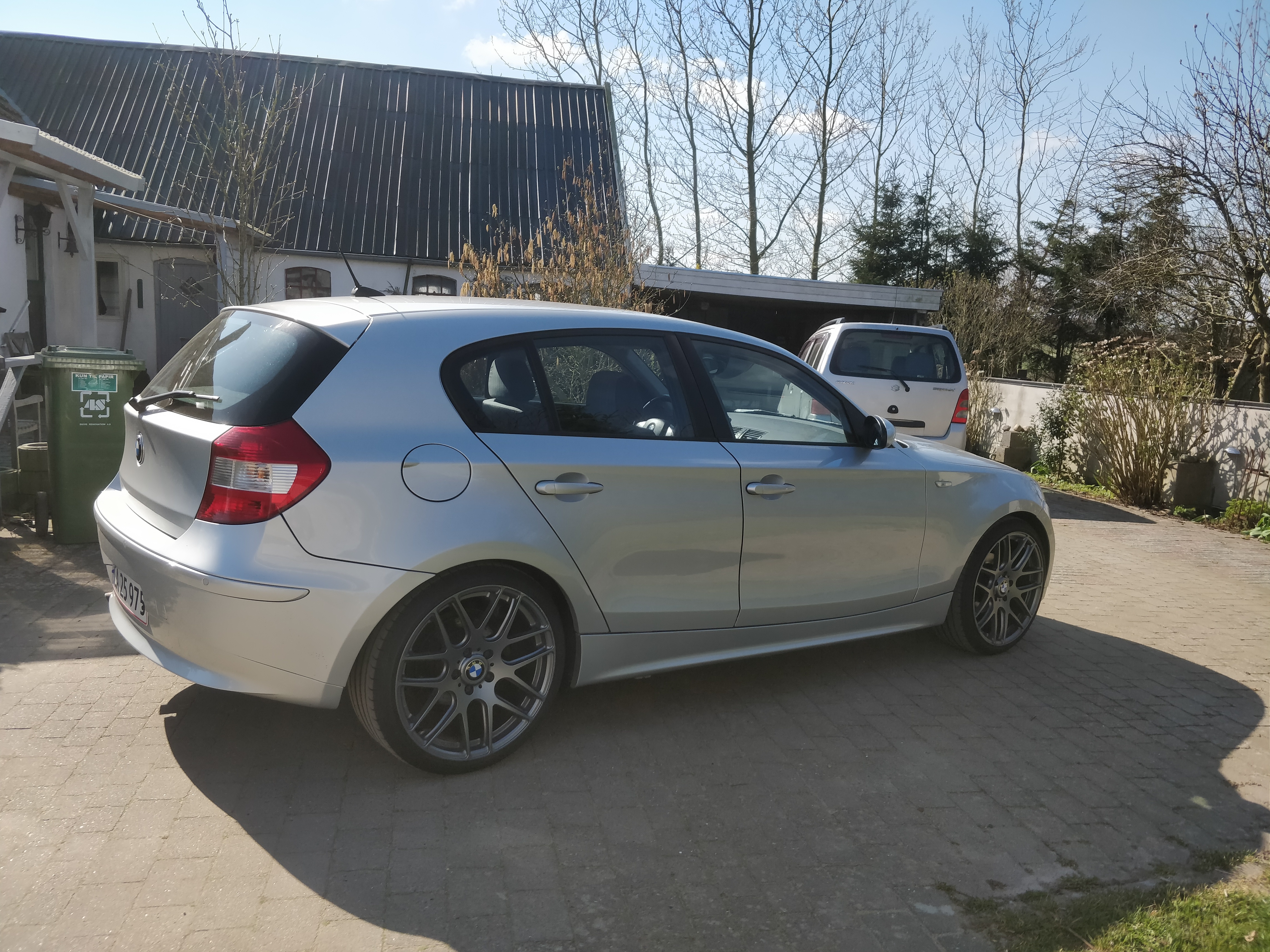 Grå BMW 118d fra 2007