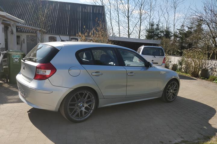 Grå BMW 118d fra 2007