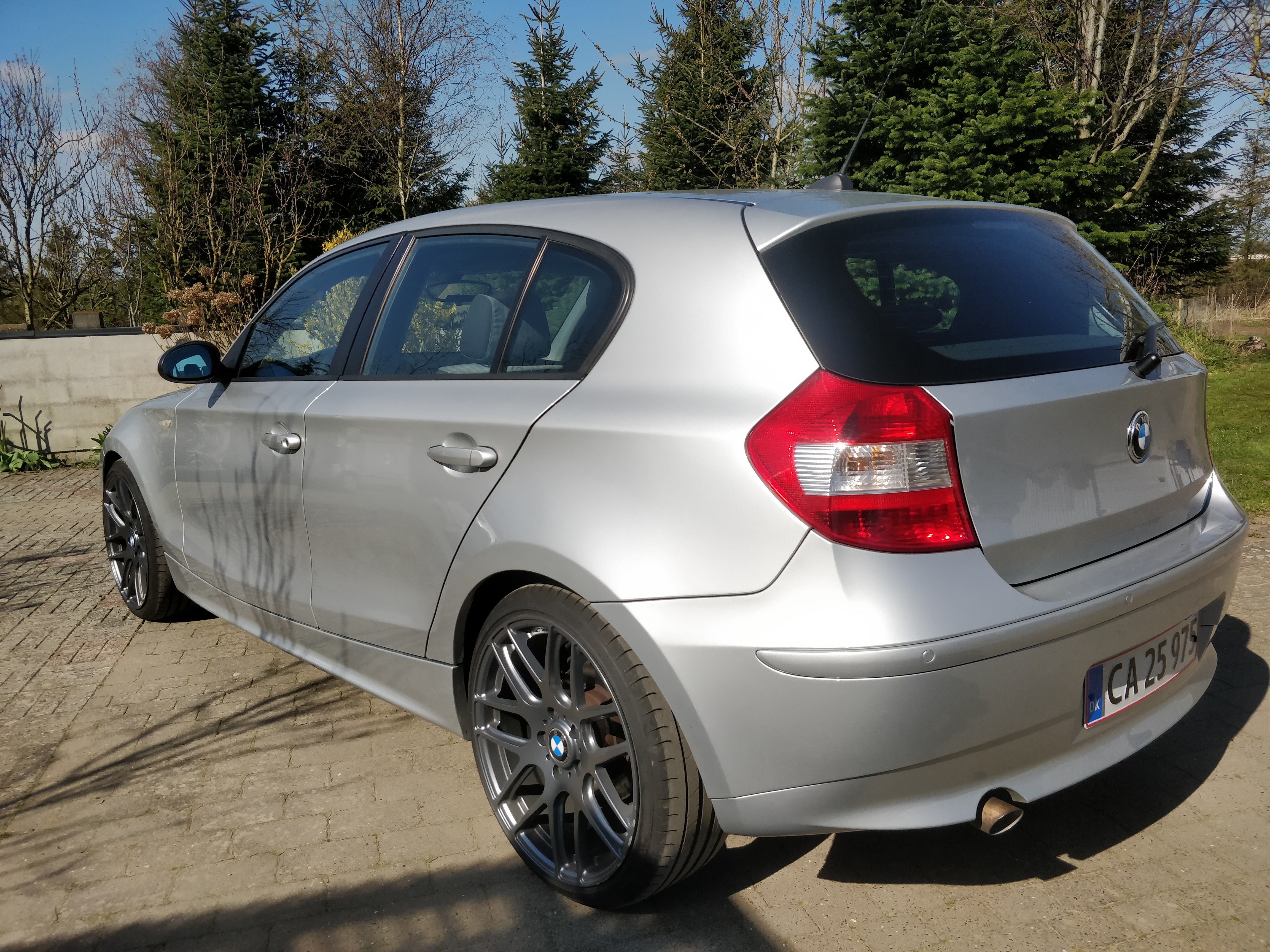 Grå BMW 118d fra 2007