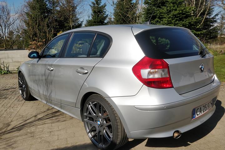 Grå BMW 118d fra 2007