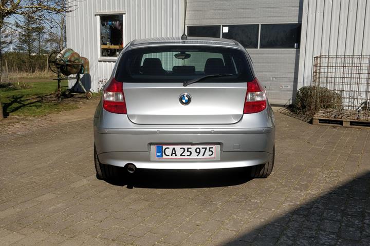 Grå BMW 118d fra 2007