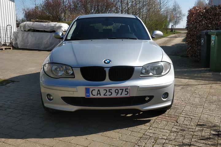 Grå BMW 118d fra 2007