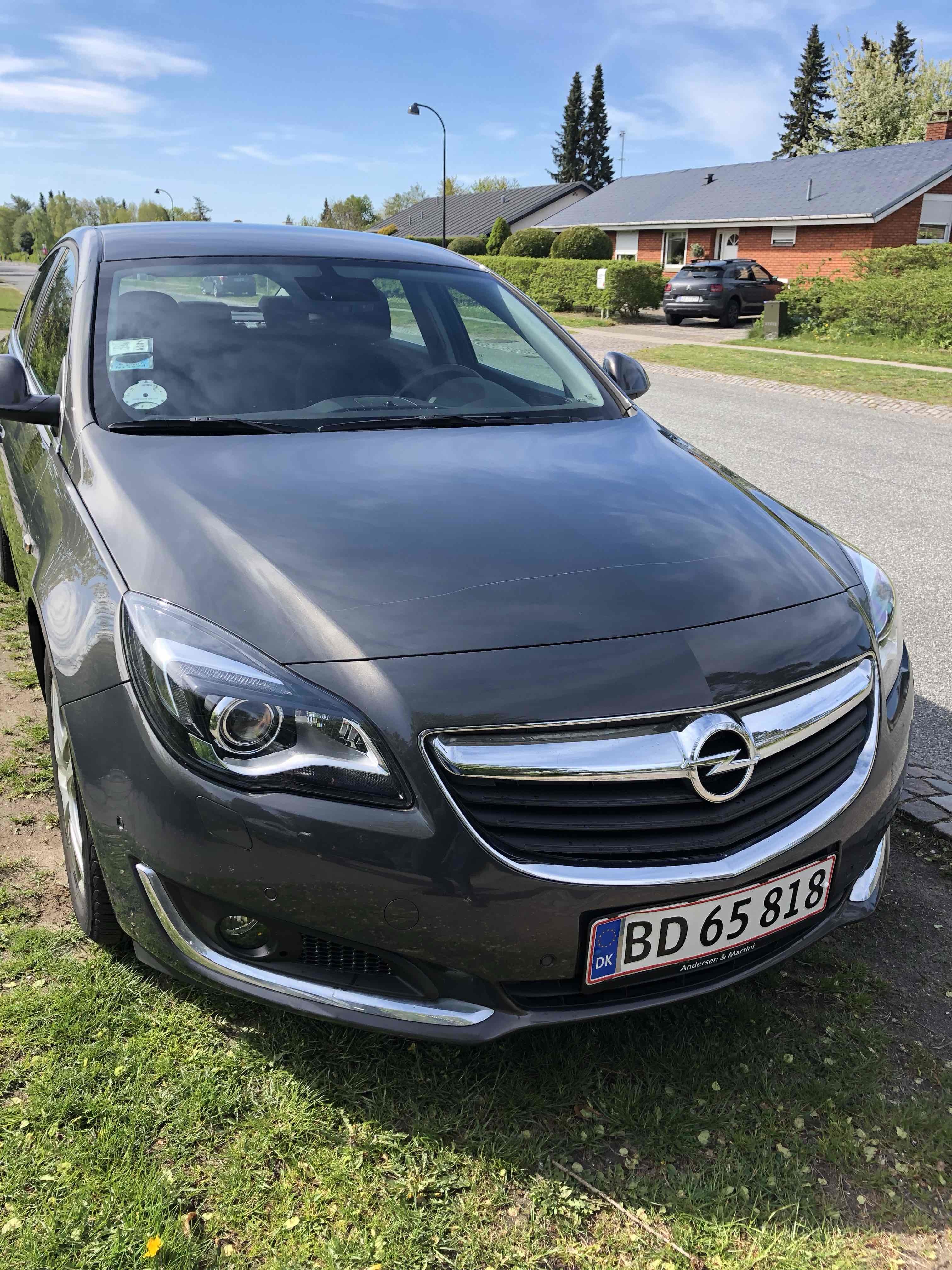 Grå Opel Insignia fra 2016