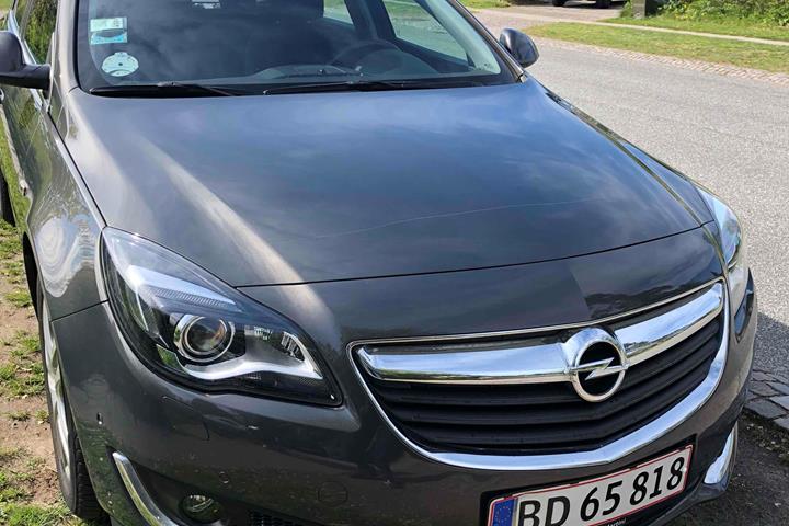 Grå Opel Insignia fra 2016