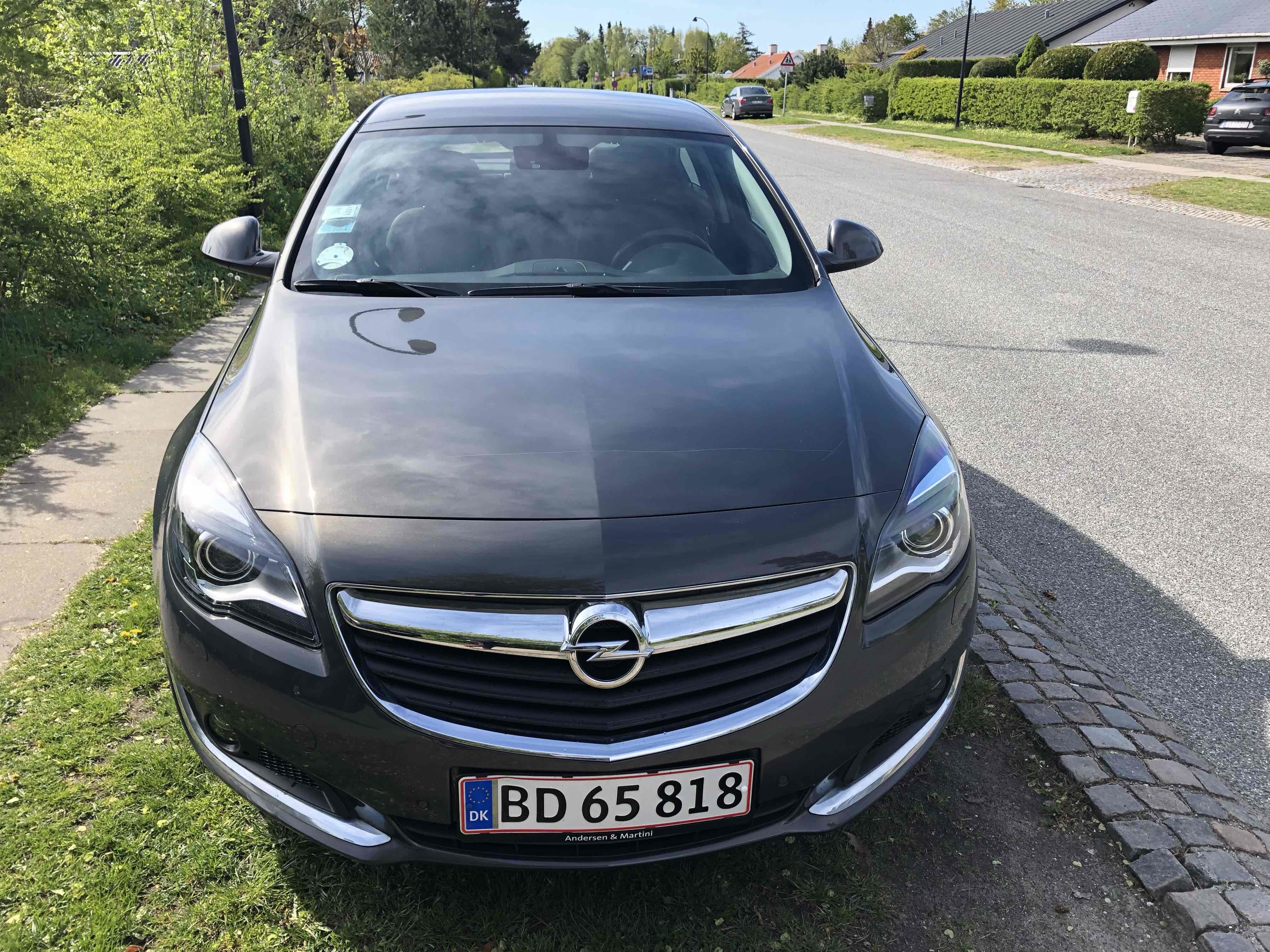 Grå Opel Insignia fra 2016