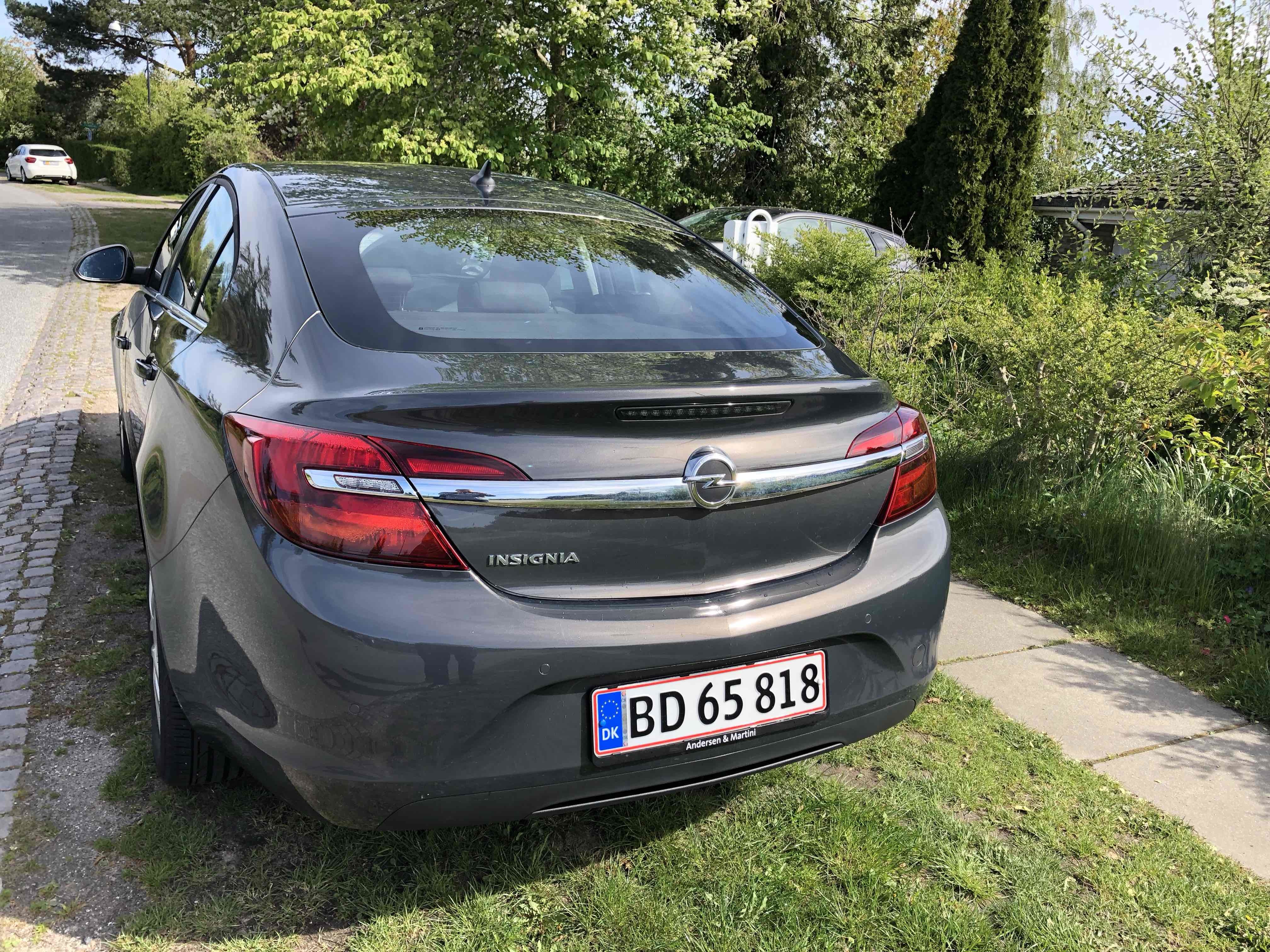 Grå Opel Insignia fra 2016
