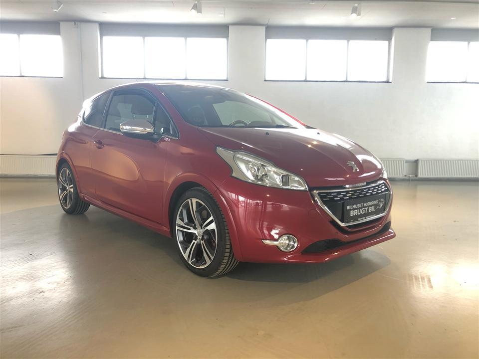 Rød Peugeot 208 fra 2013