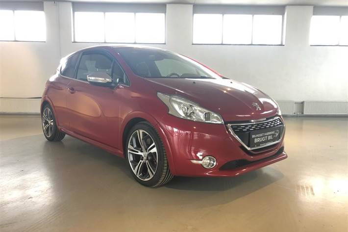 Rød Peugeot 208 fra 2013