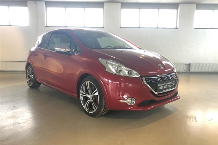 Rød Peugeot 208 fra 2013