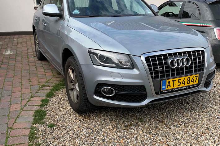 Grå Audi Q5 fra 2009