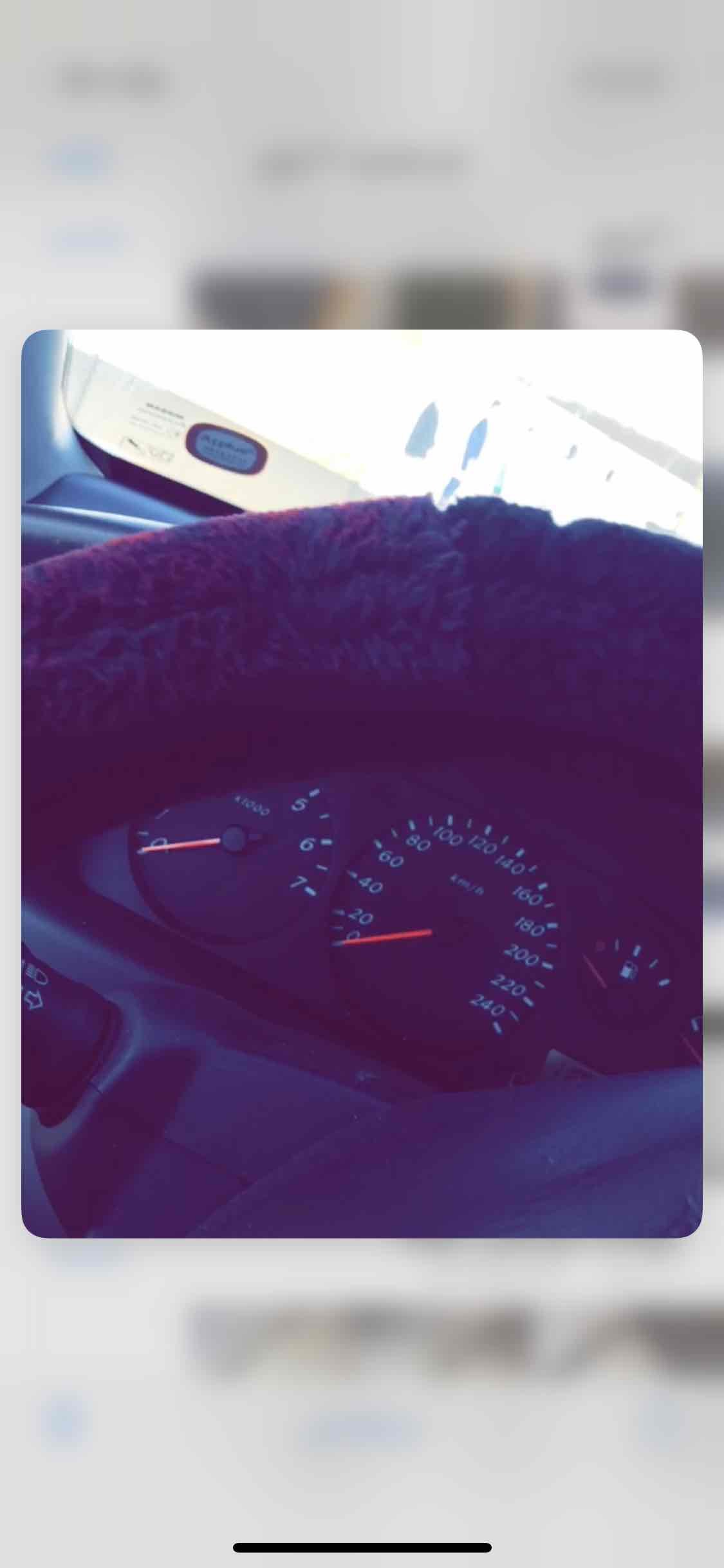 Grå Nissan Almera fra 2002