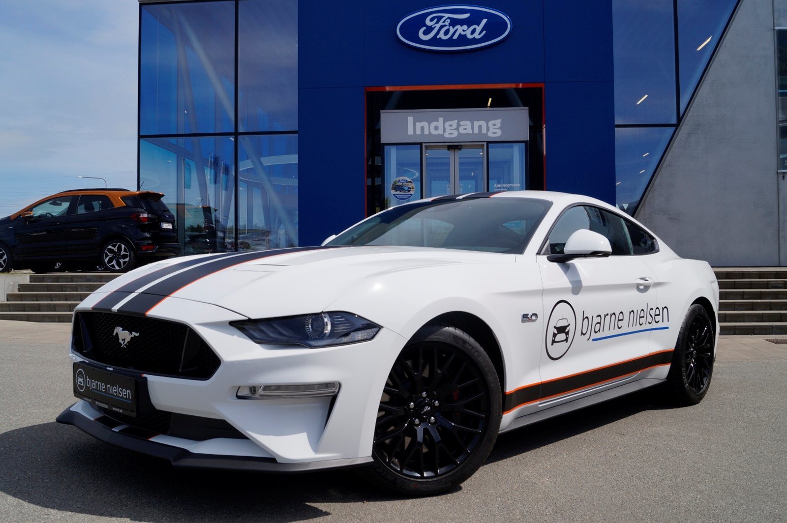Hvid Ford Mustang fra 2018