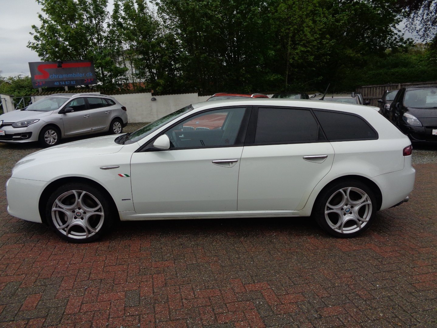 Hvid Alfa Romeo 159 fra 2010